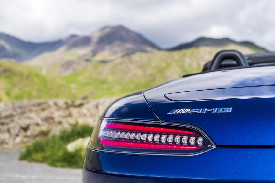 Детали экстерьера Mercedes-AMG GT S Roadster (R190) 2019 года  (UK) (фото 31 из 40)